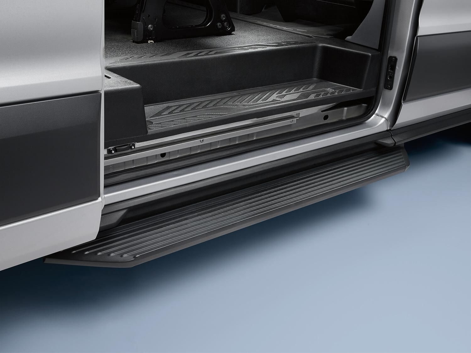 Transit 2017-2026 Medium Series Tempest Gray Step Bar for Load