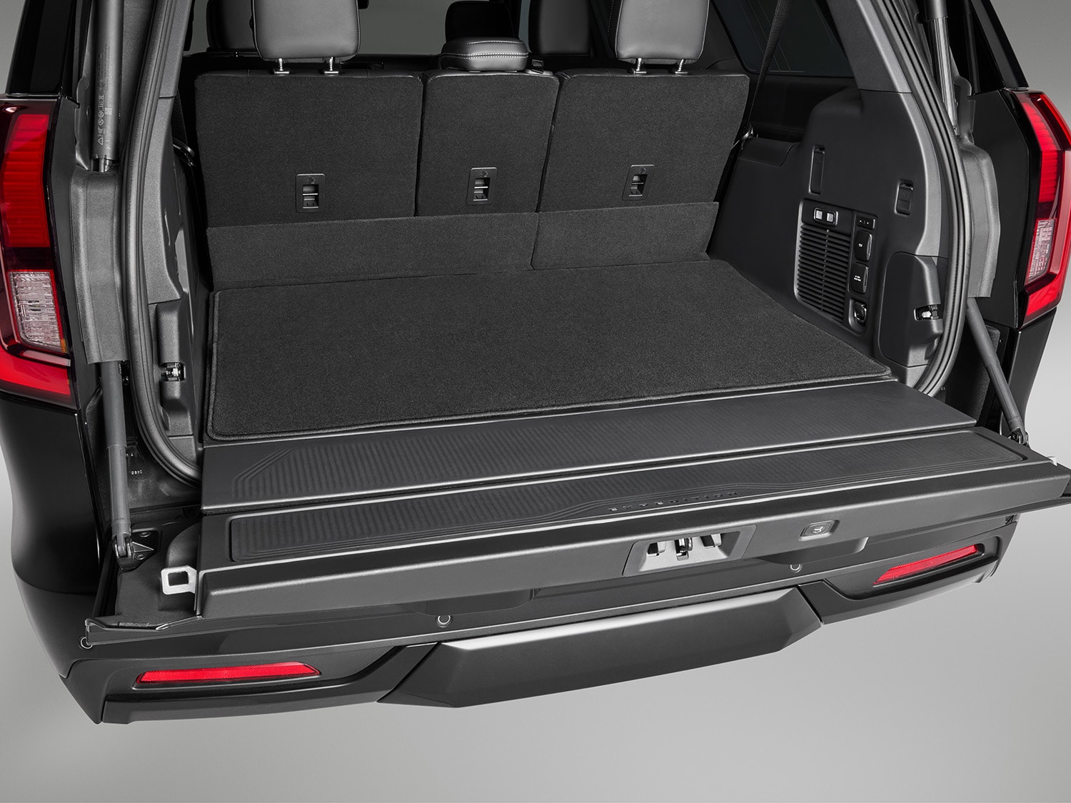 Expedition MAX 2025-2026, Reversible Cargo Mat | Accessories | Ford.ca