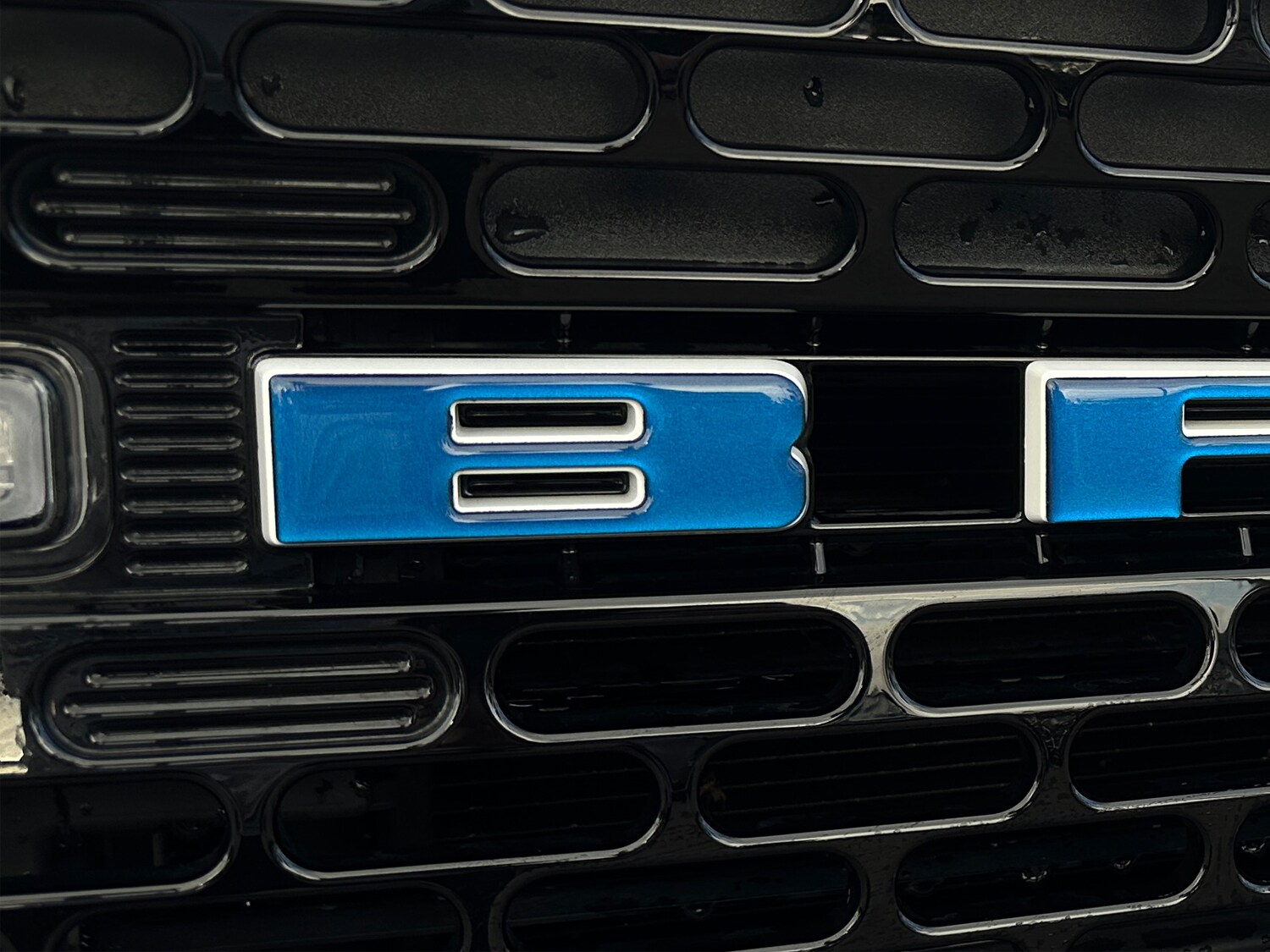 Bronco 2021-2026 TufSkinz Velocity Blue Grille Lettering