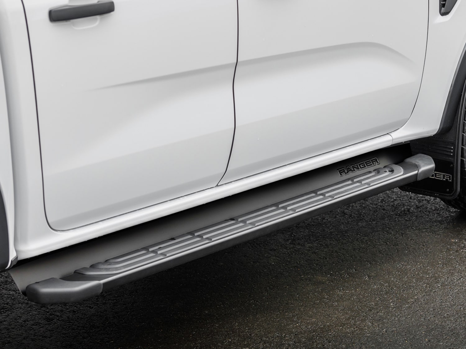 Ranger 2024-2025 Crew Cab Black Anodized Step Bar Filler
