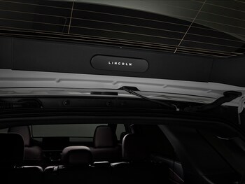 Lincoln, Cargo Area Badge Light