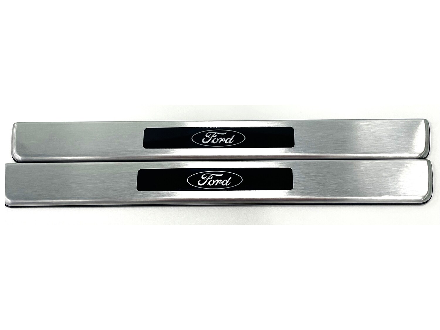 トルコラグ 126×202 Escape 2020-2026 Illuminated Door Sill Plates | Accessories | Ford.ca