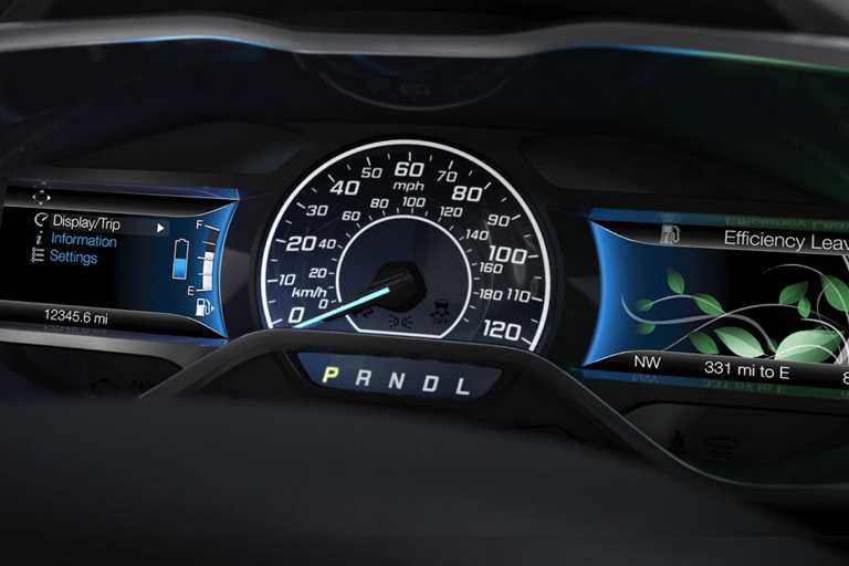 Dual LCD screens. SmartGauge® with EcoGuide helps you drive more efficiently.