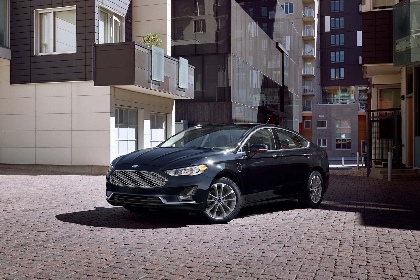 New Hybrids Electric Vehlcles Evs Plug Ins Find The Best Ford A 2019 Fusion Energi In Agate Black Parked Front Of An Apartment Complex