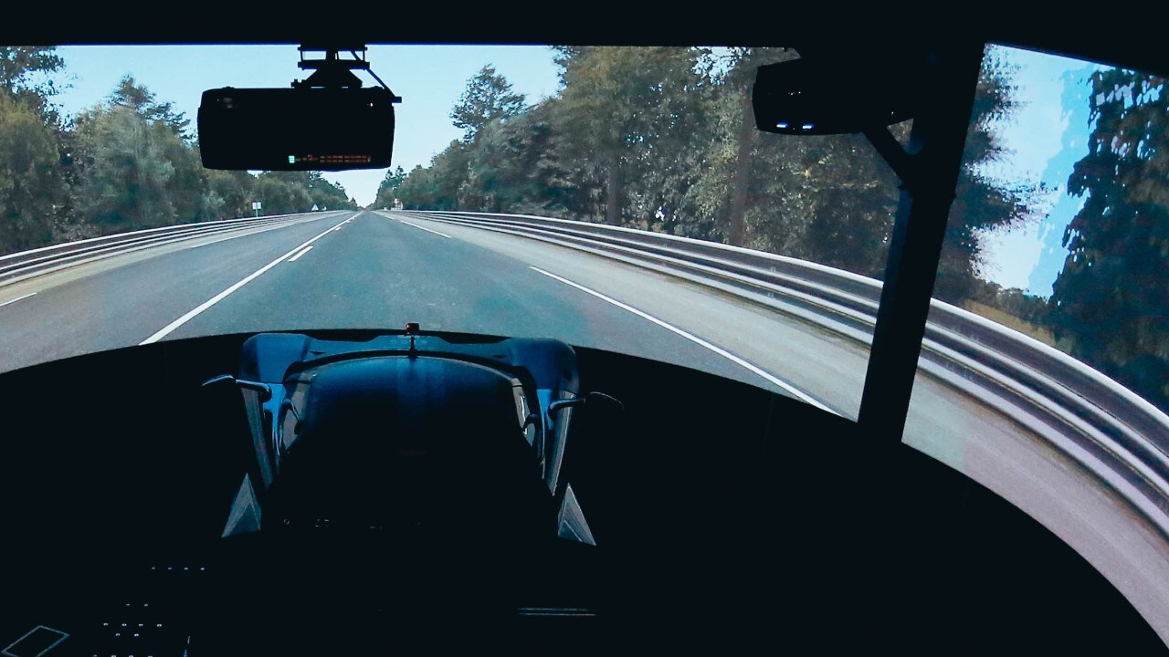 La carretera vista desde el simulador de movimiento completo del Centro Técnico de Desempeño Ford