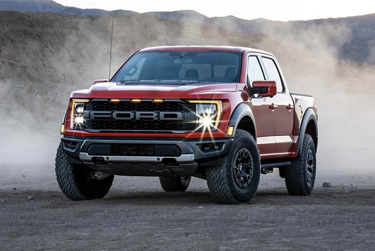 Una F-150 Raptor 2021 estacionada en el desierto