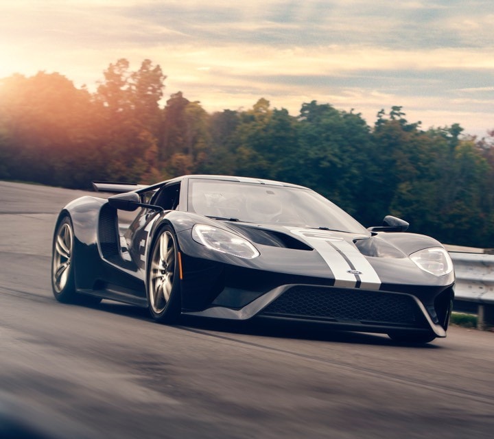 Ford G T en una pista de carrera