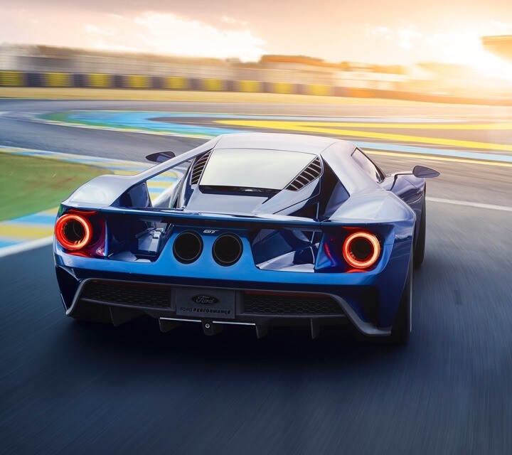 El Ford G T en pista de carrera de Le Mans