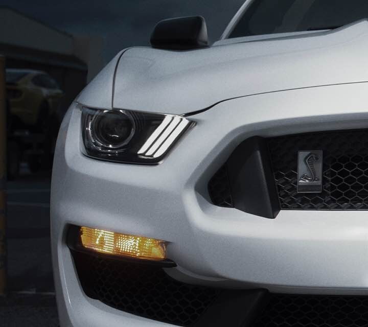 Ford GT350 2018 de frente.