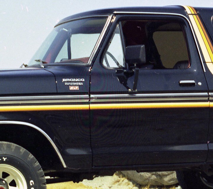 Ford Bronco 1978 con paquete wheeling  
