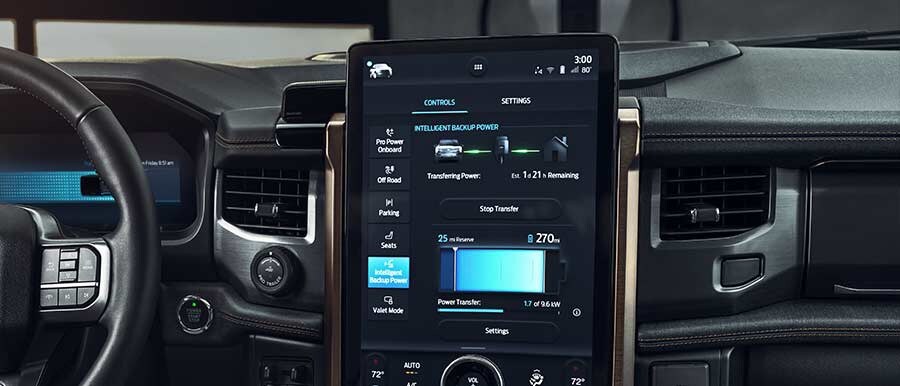 Se muestra el estado de la Potencia de Respaldo Inteligente Ford en la pantalla táctil de una Ford F-150® Lightning™ 2022
