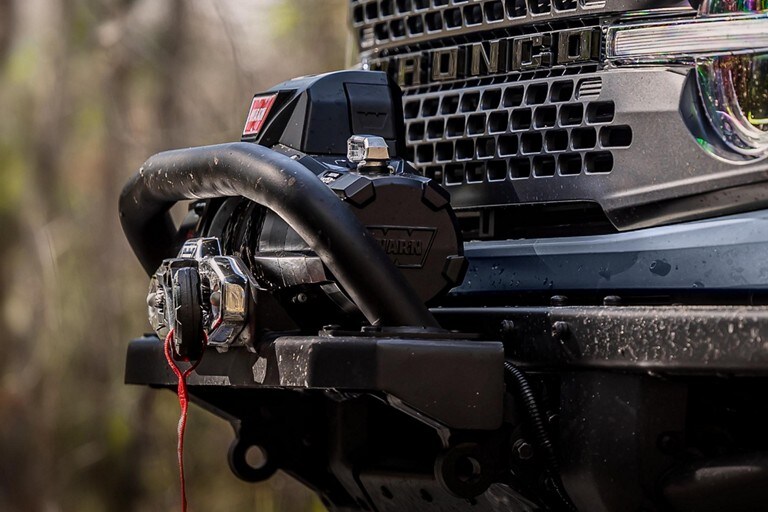 Close-up of a winch mounted on a 2023 Ford Bronco® Everglades™ in Azure Gray
