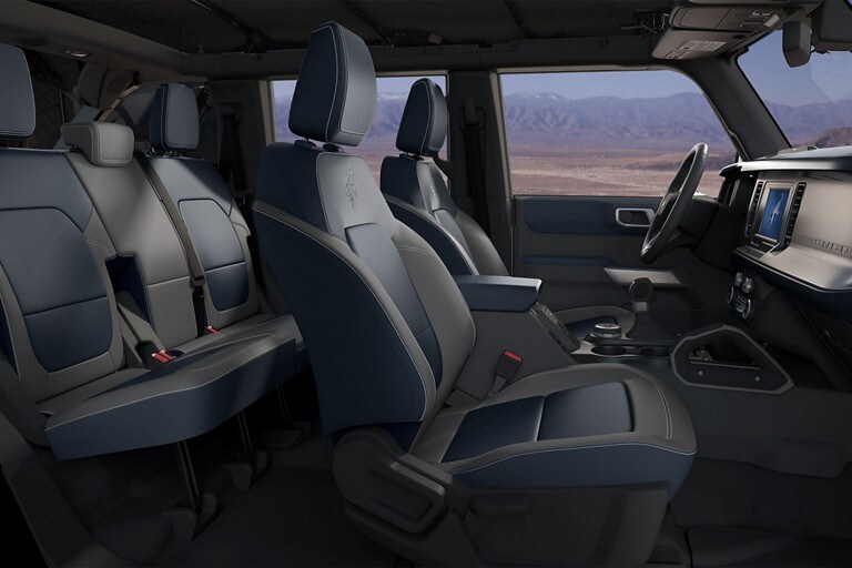 Interior de la Ford Bronco® Outer Banks® 2024 con Asientos Tapizados en Cuero
