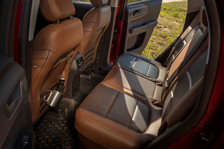 Foto del modelo Ford Bronco® Sport 2023 con sistema de correa MOLLE