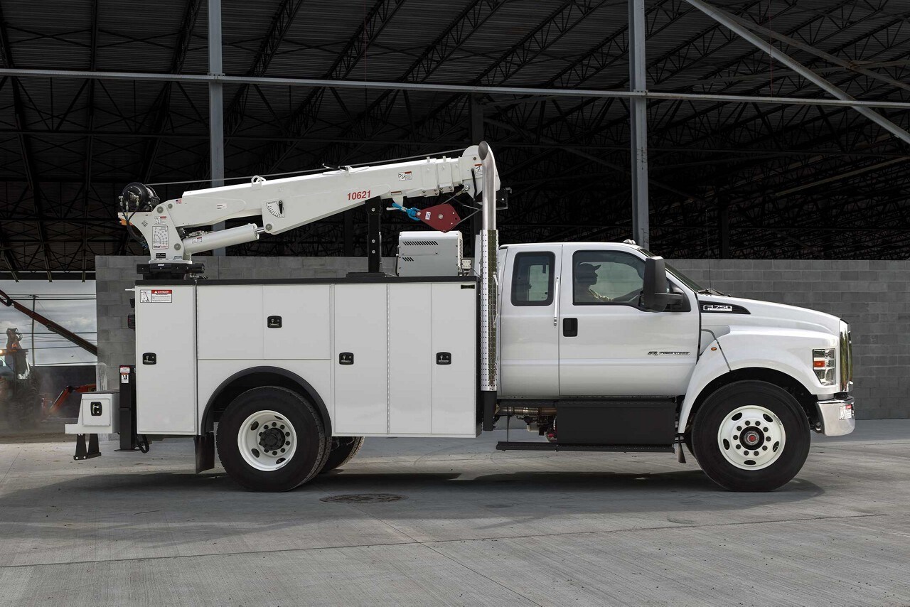 Ford F-750 SuperCab 2024 en Oxford White con mejora mecánica