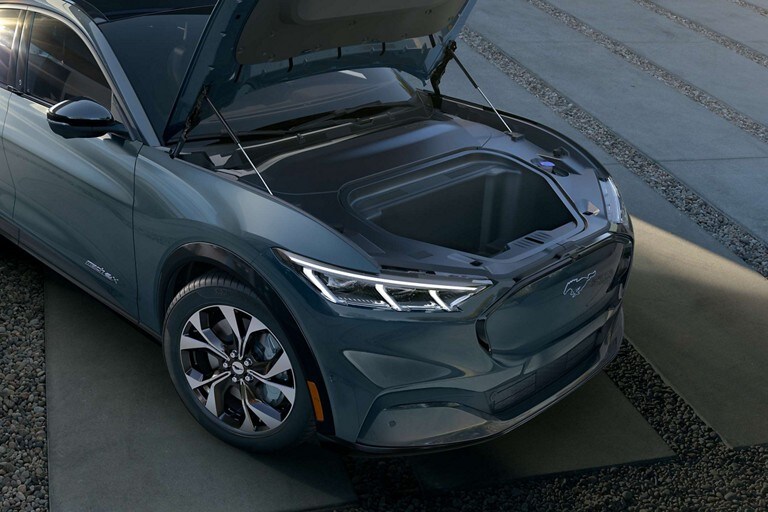 Cajuela delantera abierta de la Ford Mustang Mach-E® 2023