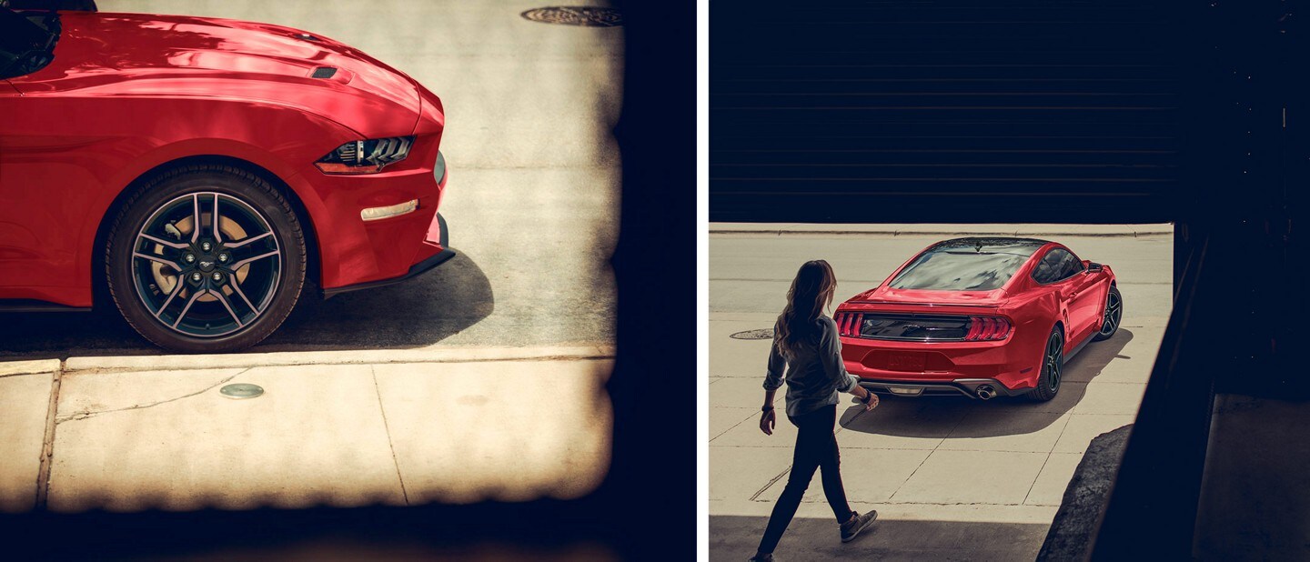 A la izquierda se ve el volante de una Ford Mustang® Coupe 2023. A la derecha se ve el primer plano de una Ford Mustang® Coupe 2023 con una persona caminando
