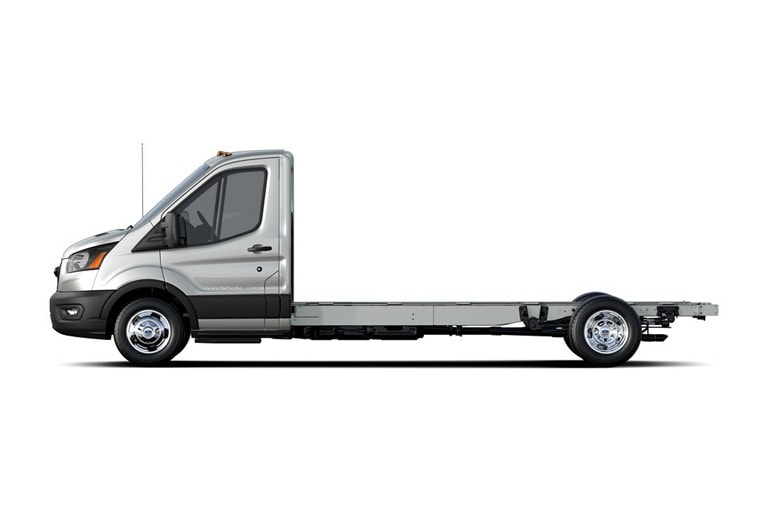 Vista lateral de una Ford Transit® Cutaway 2023