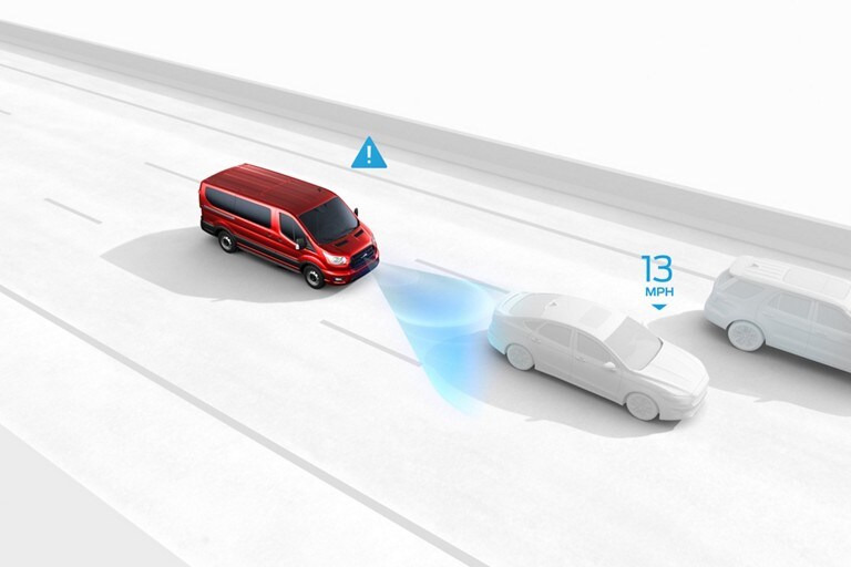 Una van Ford Transit® 2023 mostrando la tecnología Control de Velocidad Adaptable