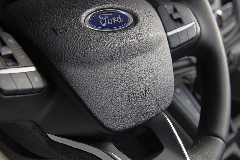 Primer plano del volante de una van Ford Transit® 2023