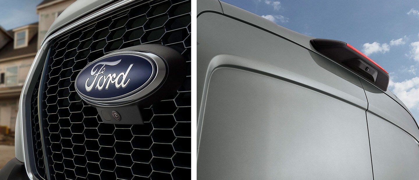 Pantalla dividida de la parrilla de una van Ford Transit® 2023 y una cámara colocada en la parte trasera del vehículo