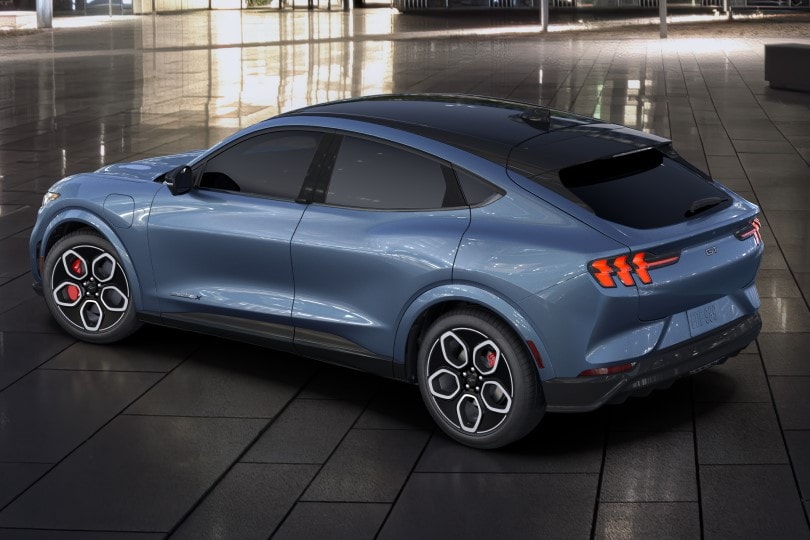 Front/Rear Wheellip Moldings – Body-Color Painted