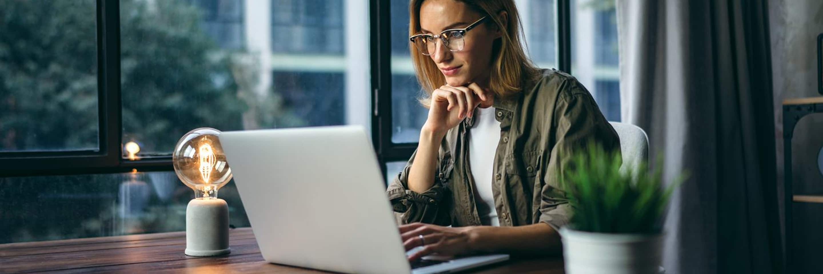 A person completes an application for Ford Interest Advantage.