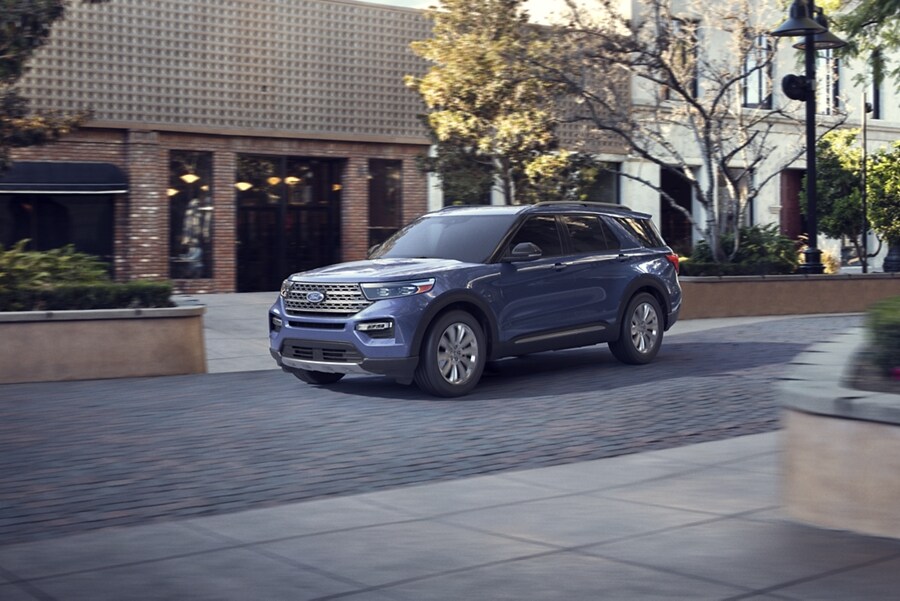 Front three quarter view of a Ford Explorer Hybrid on a city street