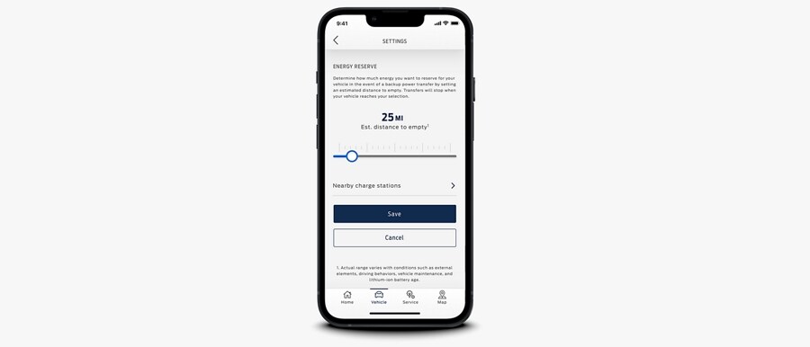 Un smartphone muestra el indicador del límite de reserva de Potencia de Respaldo Inteligente Ford