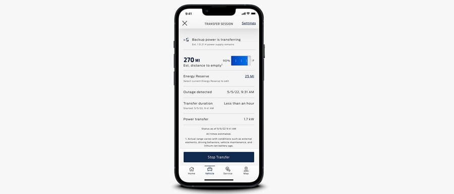 Un smartphone muestra una pantalla del estado del sistema de Potencia de Respaldo Inteligente Ford