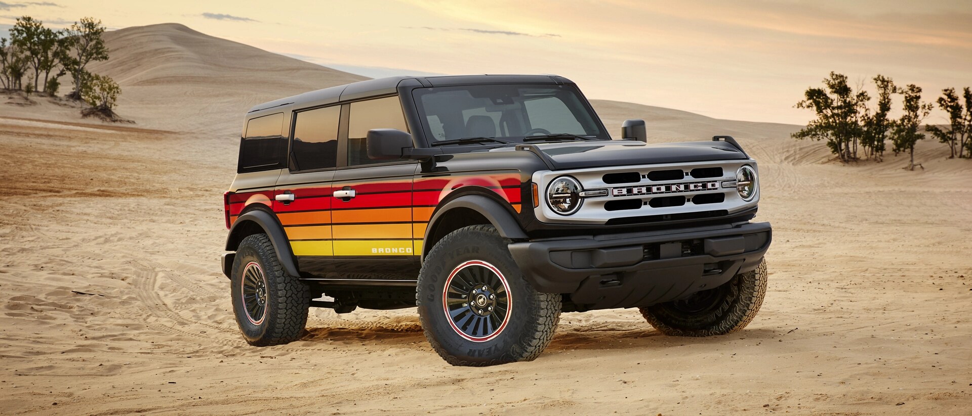 2025 Ford Bronco exterior passenger side front view