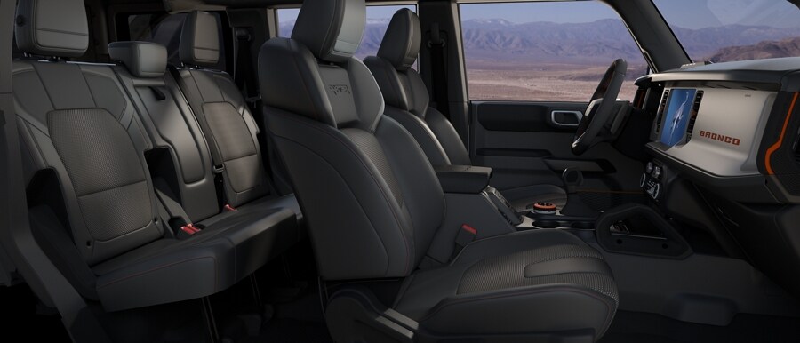 Interior de una Ford Bronco® Raptor® 2023 que muestra los asientos tapizados de cuero disponibles en Black Onyx