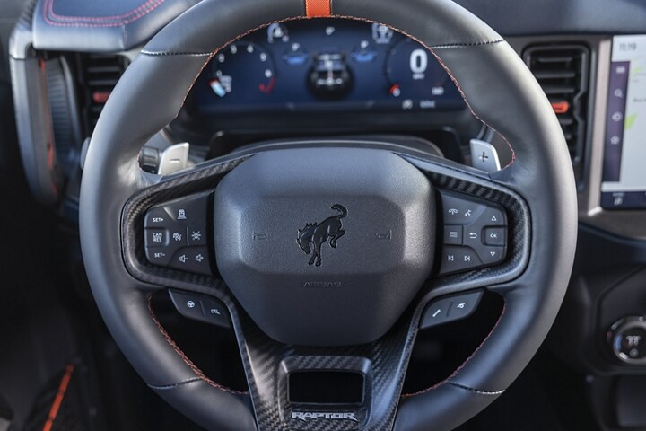 Volante y grupo de instrumentos de una Ford Bronco® Raptor® 2023