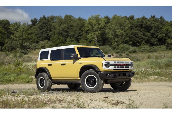 Una Ford Bronco® Heritage Limited Edition 2023 en Yellowstone Metallic