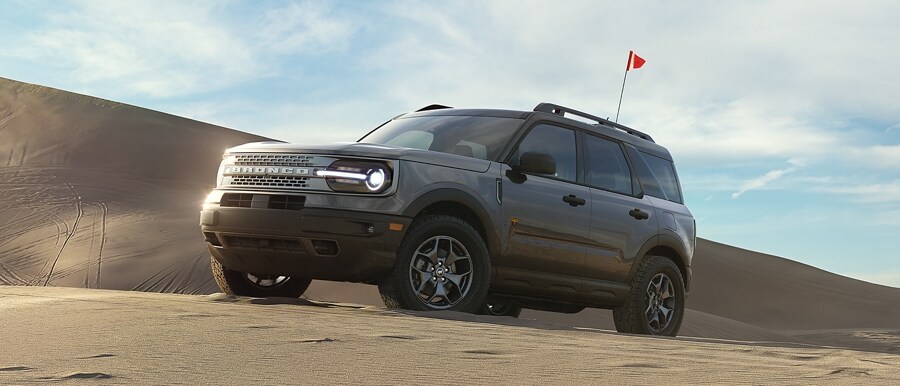 Una Ford Bronco® Sport 2023 andando por un terreno arenoso