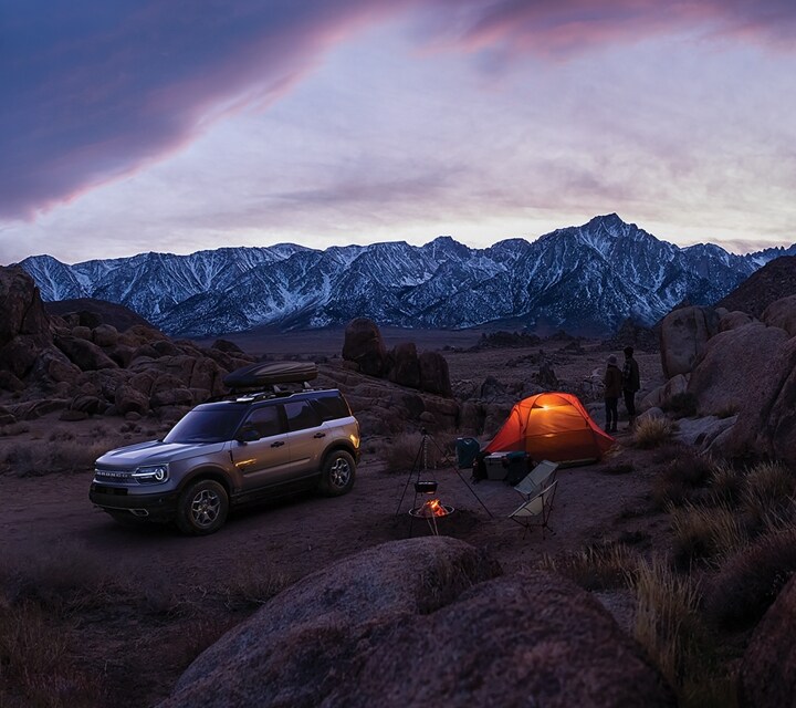 Una Ford Bronco® Sport 2023 estacionada en un campamento