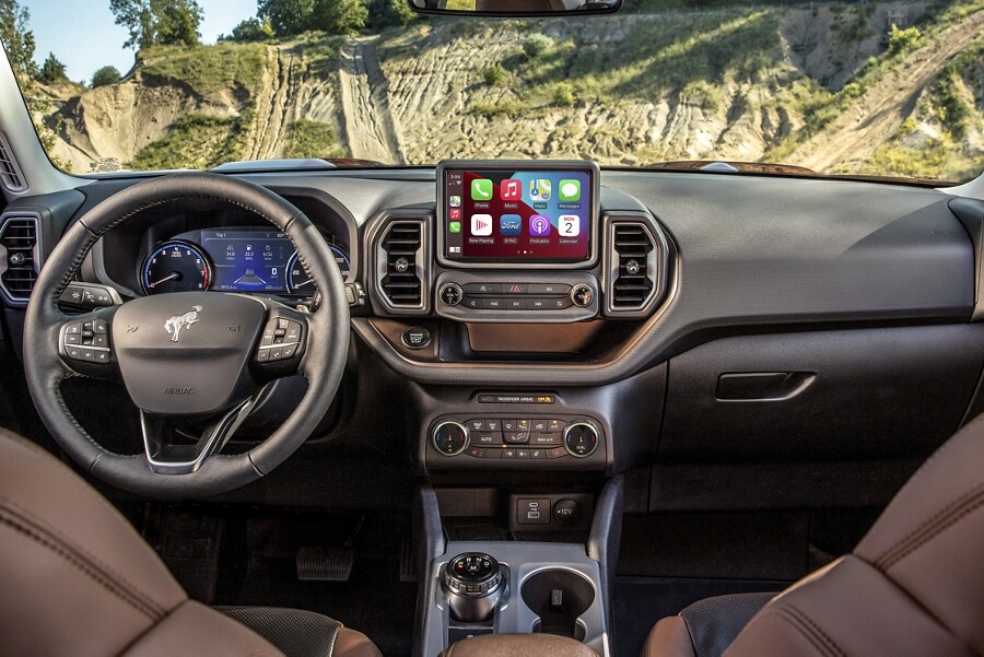 Primer plano de una pantalla de Apple Carplay® en el interior del vehículo
