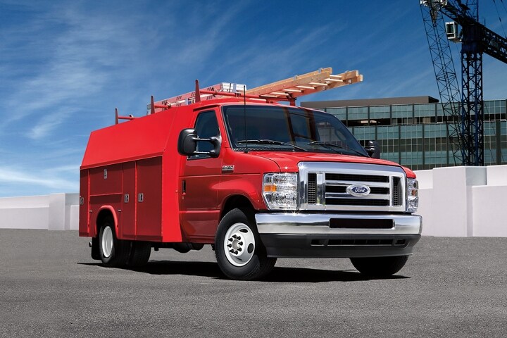 Ford E Series Cutaway 2024 con rueda trasera doble con mejora de van para utilitario de servicios