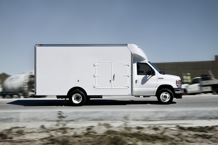 Ford E-Series Cutaway 2024 con rueda trasera doble con mejora de carrocería para contratistas