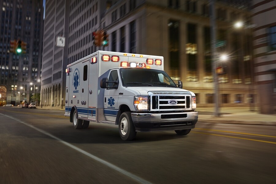 Ford E-Series Cutaway 2024 con Carrocería de Ambulancia Tipo 3​​​​​​​