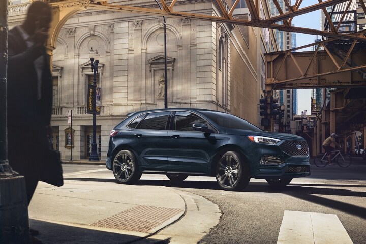 Una Ford Edge 2022 en Stone Blue
