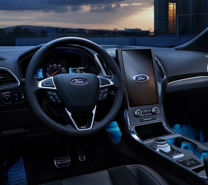 Vista interior de la consola de una Ford Edge 2022