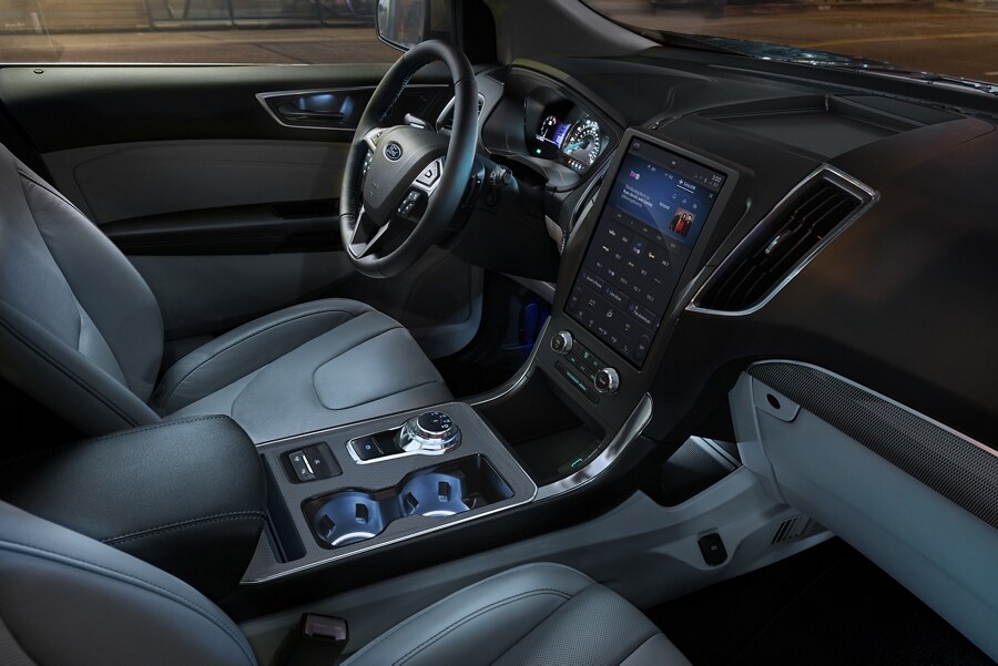 Vista interior de una Ford Edge 2022