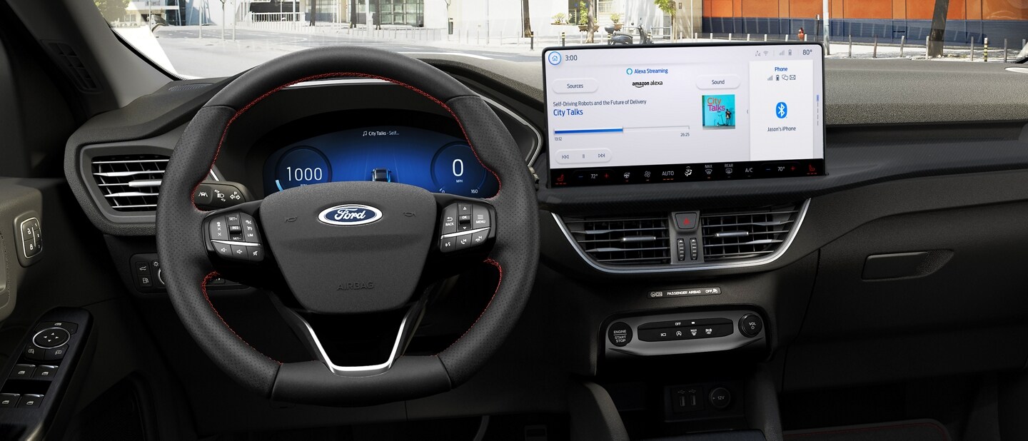 Vista interior de una Ford Escape® 2023 que muestra la pantalla con Alexa integrada