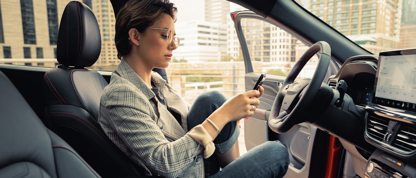 Apple Carplay! Use or avoid? Let's drive #1 