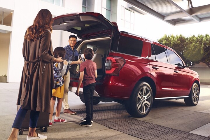 A family standing around the rear of a 2023 Ford Expedition SUV