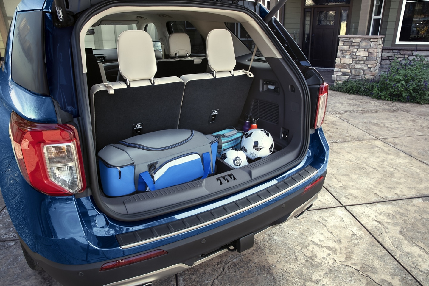 Uncover Your Rear Cargo Space, 2023 Ford Explorer Videos