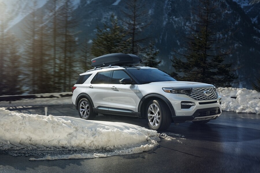 2023 Ford Explorer® SUV with Yakima® SkyBox 16