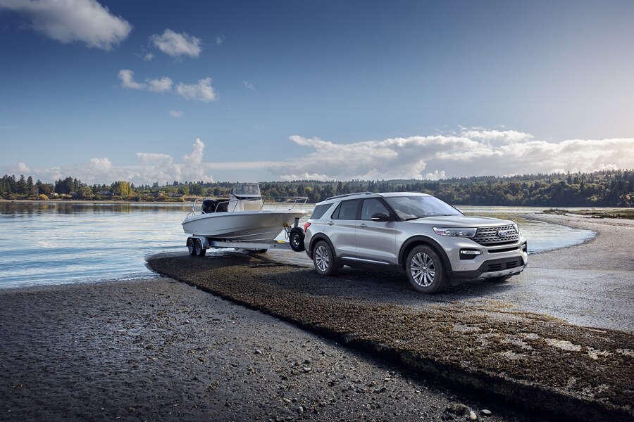 2023 Ford Explorer® SUV towing a boat on a trailer