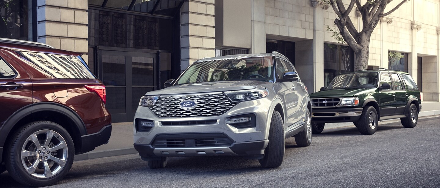 2023 Ford Explorer® Platinum SUV in Iconic Silver Metallic parallel parking between two other Explorer models